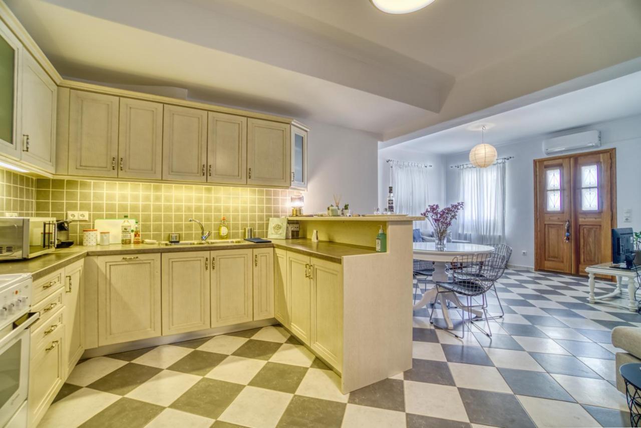 Stylish, Cozy 2-Bdr Flat In Andros Town By Explore Andros Eksteriør bilde